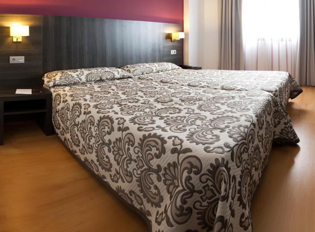 Hotel Abades Via Norte Міранда-де-Ебро Номер фото